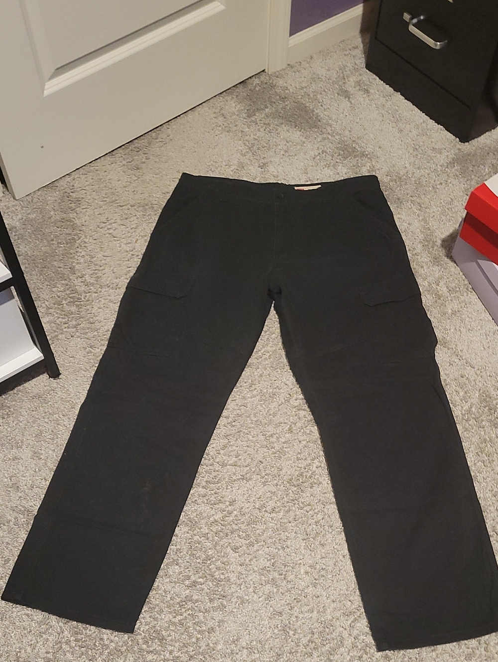 Men Wrangler Black Cargo Pants with Multi-Pocket Design